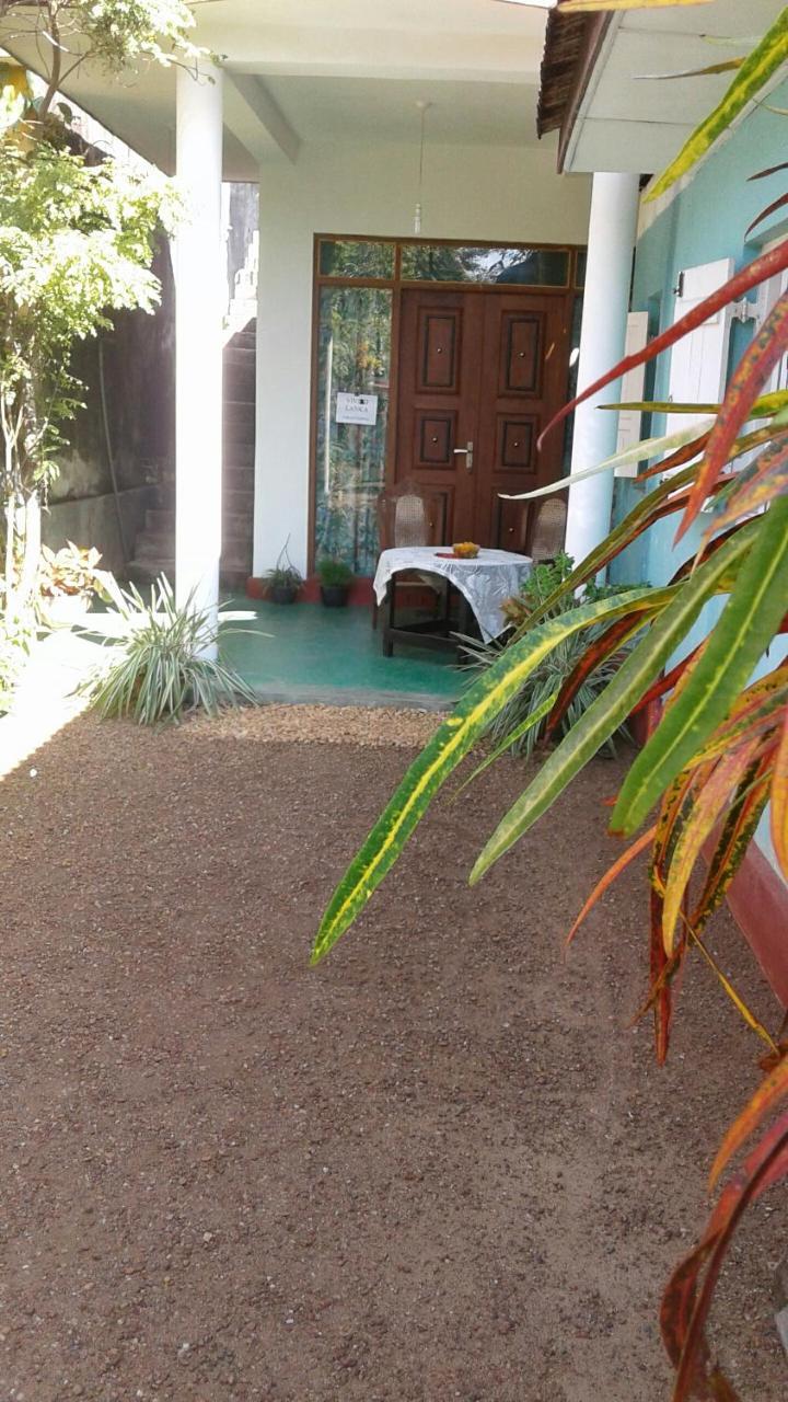 Vivid Lanka Bed & Breakfast Bentota Exterior photo